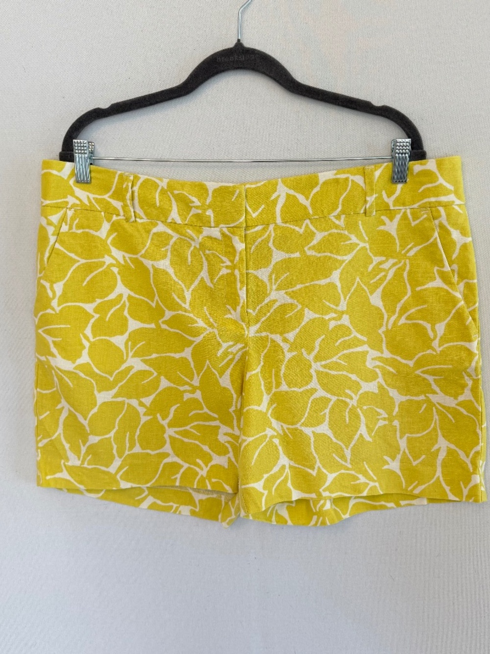 LOFT Women’s Size 14 Yellow & White Leaf Print The Riviera Short